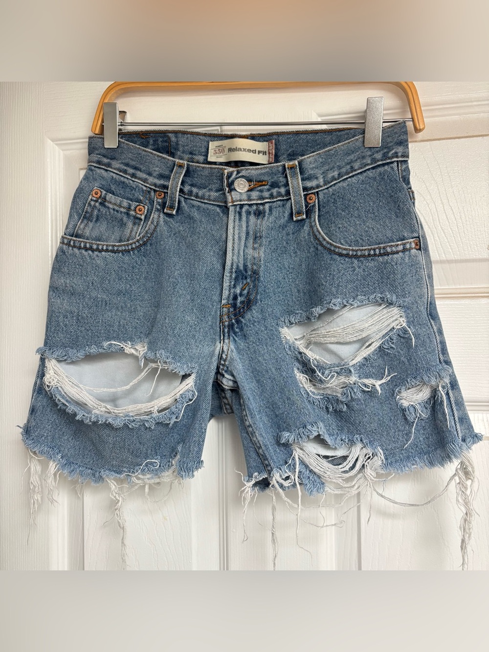 Vintage Levi’s 550 Distressed Denim Jean Shorts Tagged 28 Fit 25